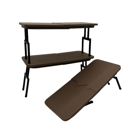 Trzy brązowe łamiące się stoły dla figurek WWE