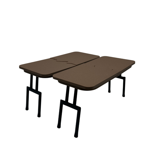 dwa brązowe łamiące się stoły dla figurek WWE